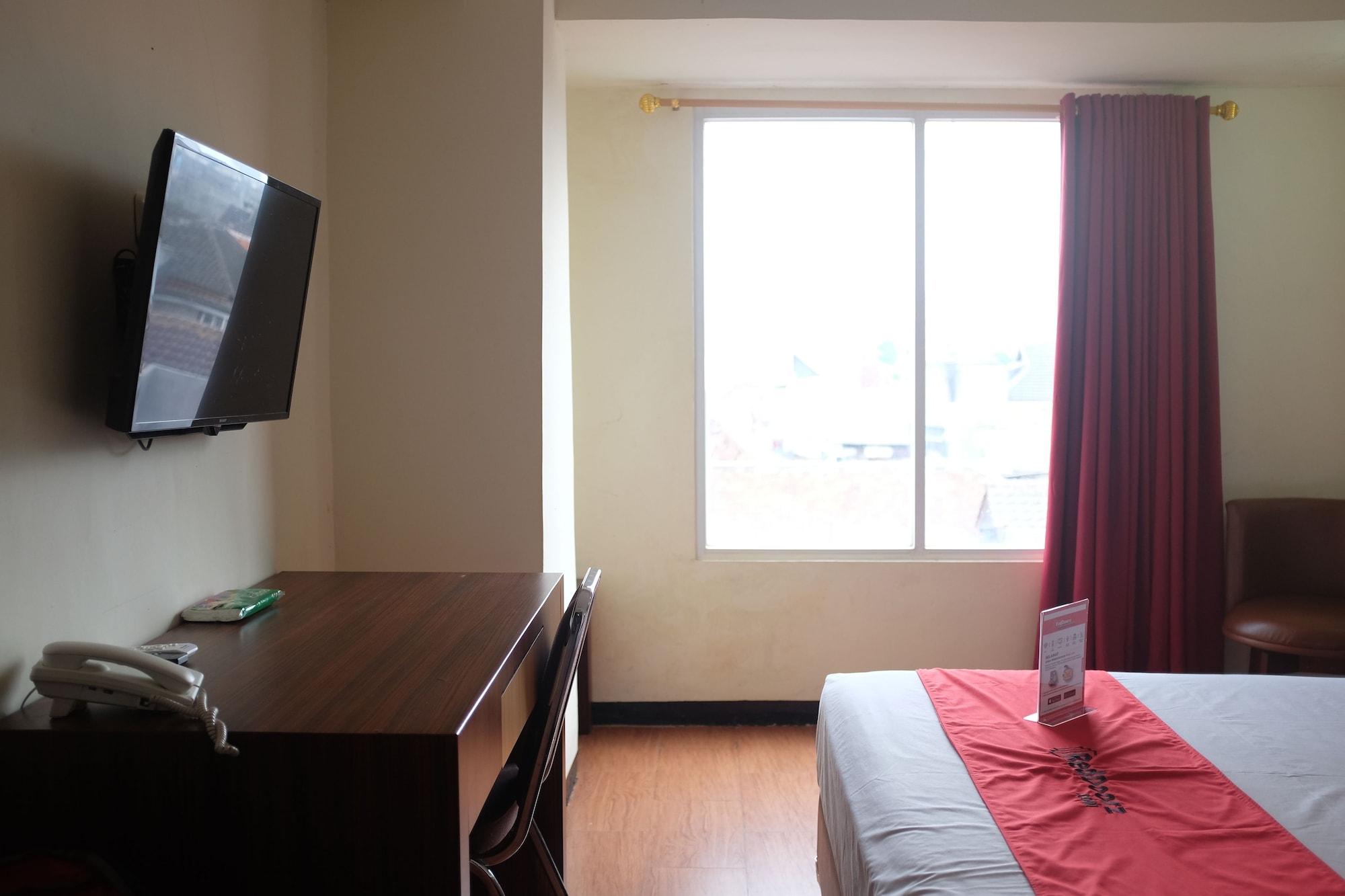 Reddoorz Plus Near Senen Jakarta Ngoại thất bức ảnh