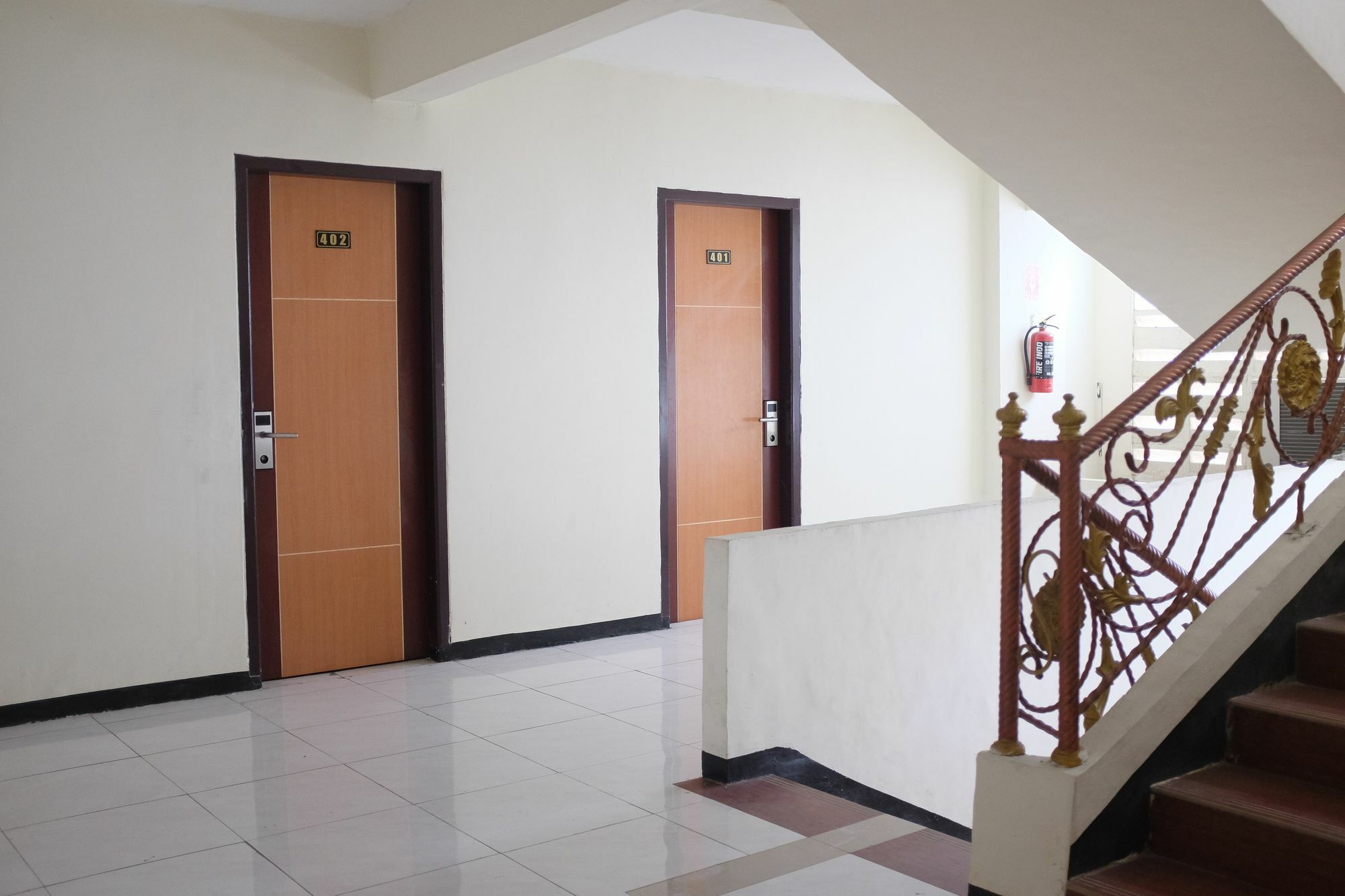 Reddoorz Plus Near Senen Jakarta Ngoại thất bức ảnh
